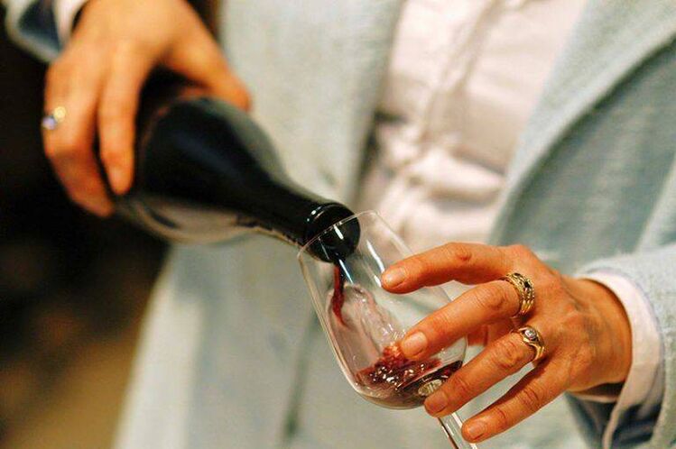 Red wine tasting